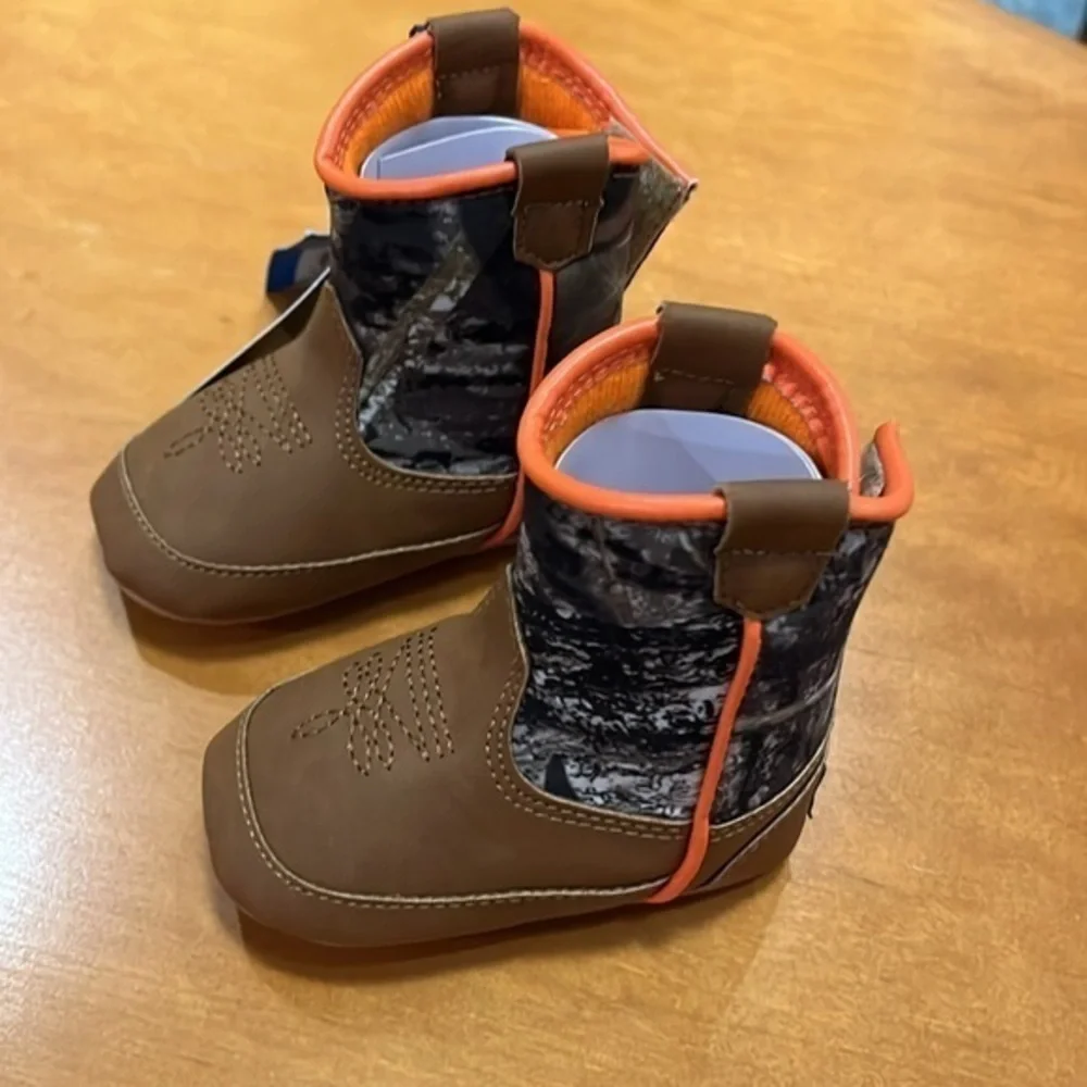 Baby buckers DBL barrel boots size one baby brand new in box 6 weeks to 3 months